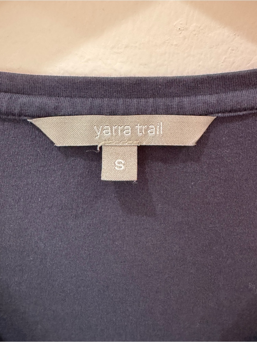 Yarra Trail Navy V-Neck Short Sleeve Top White Contrast Stitching Women's Size S - Picture 6 of 9